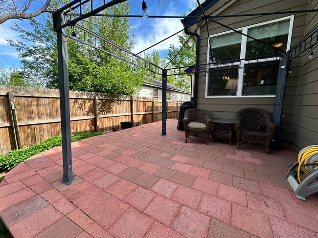 Building Photo - 3 Bedroom 3 Bath - Arapahoe Ridge Erie!