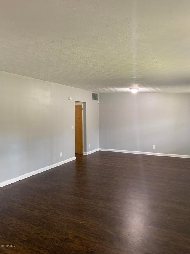 Building Photo - 7144 Hanson Dr N