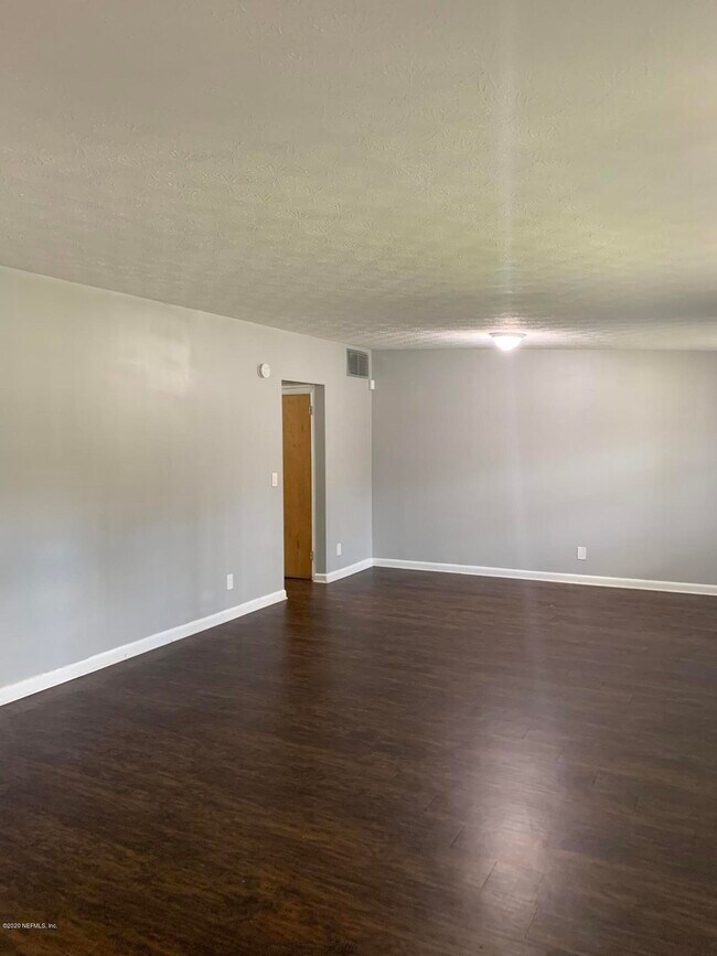 Foto del edificio - 7144 Hanson Dr N