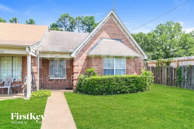Foto del edificio - 6856 Meadow Chase Ln
