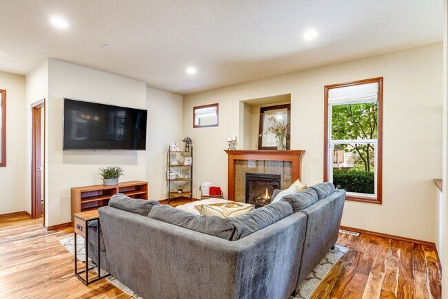 Foto del edificio - Bothell / Canyon Park 3 Bedroom + Bonus Rm...