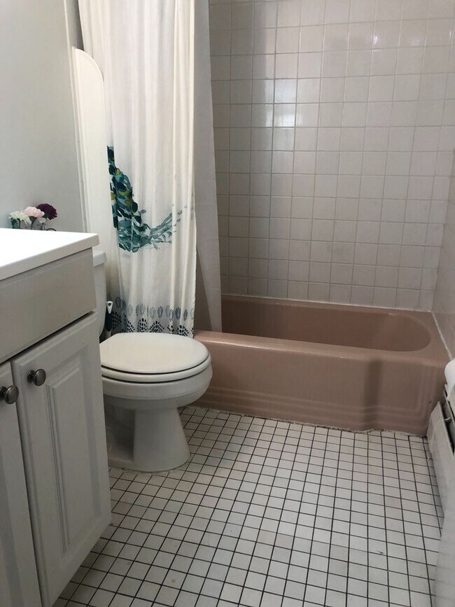 Foto del edificio - Amazing 2 bed in Allston 5 min away from Brookline... BROKER FEE PAID BY LANDLORD