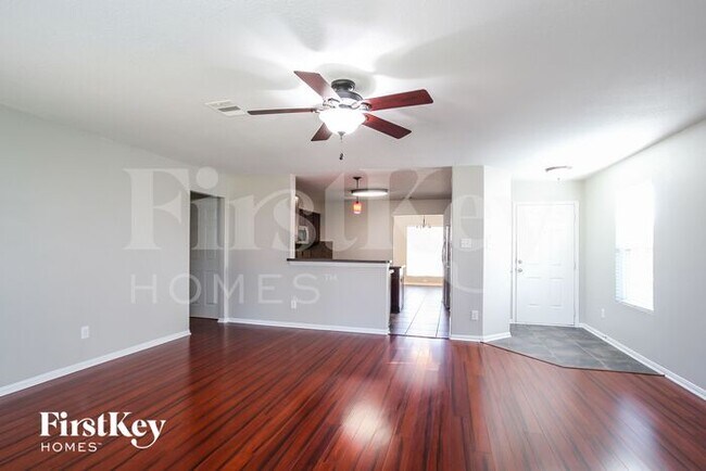 Foto del edificio - 7819 Adonis Ave