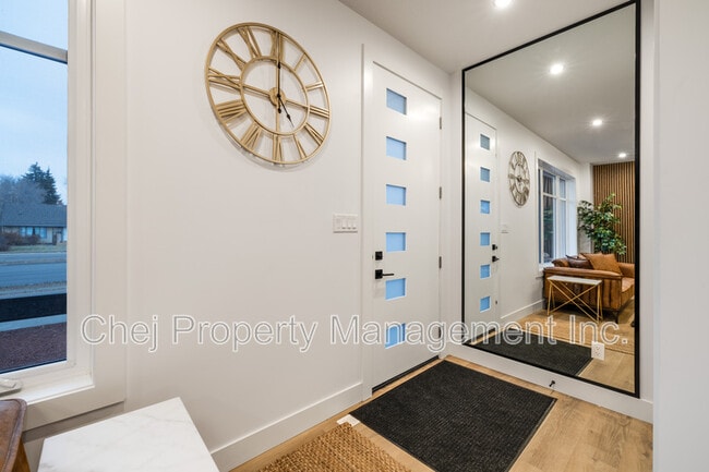 Building Photo - 9005-9092 92 Ave NW