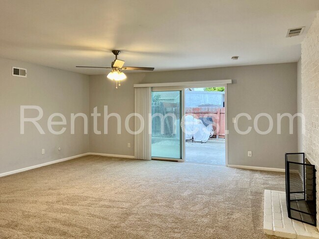 Building Photo - Paradise Hills, 551 Glencrest Dr, Previous...