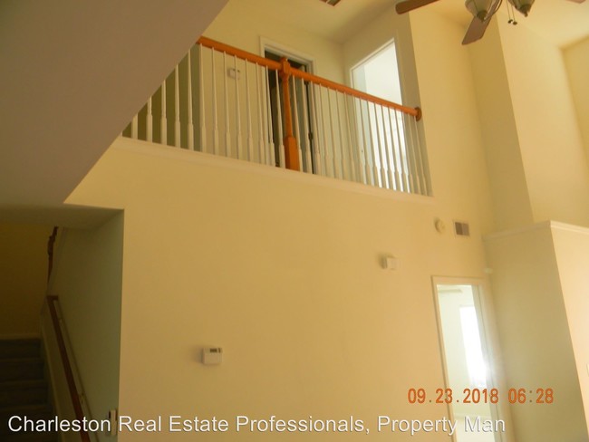 Building Photo - 3 br, 2.5 bath House - 9180 Maple Grove Dr