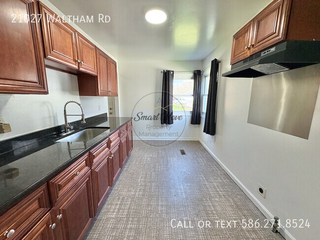 Foto del edificio - 21027 Waltham Rd