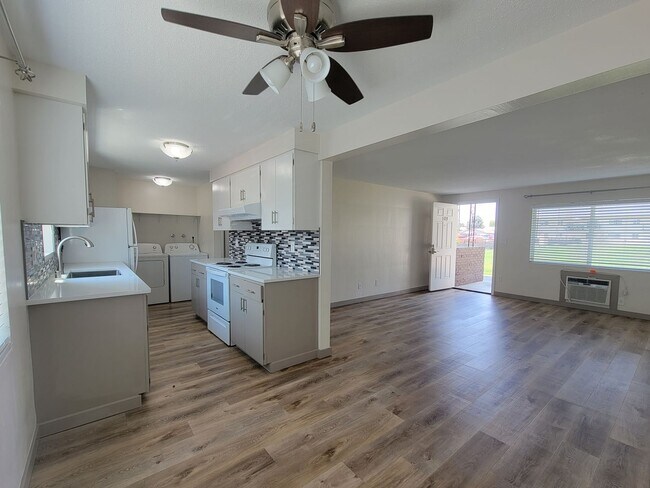 Building Photo - Driftwood Apartments