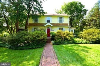 Building Photo - 1300 Noyes Dr