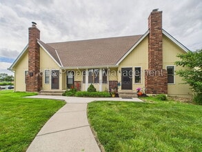 Building Photo - 168 SW Robin Rd