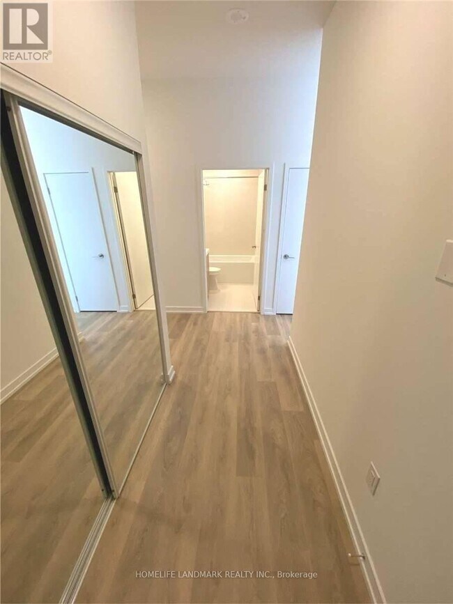 Building Photo - 225 Sumach St