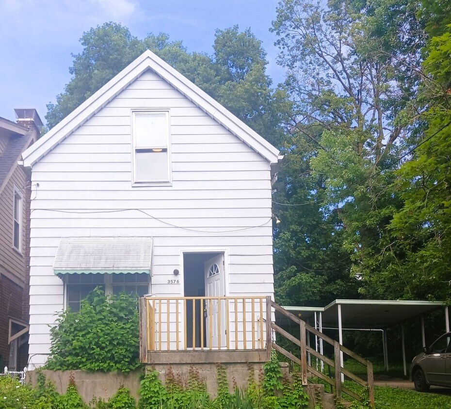Primary Photo - Great house for rent! 3 bed, 1.5 baths - l...