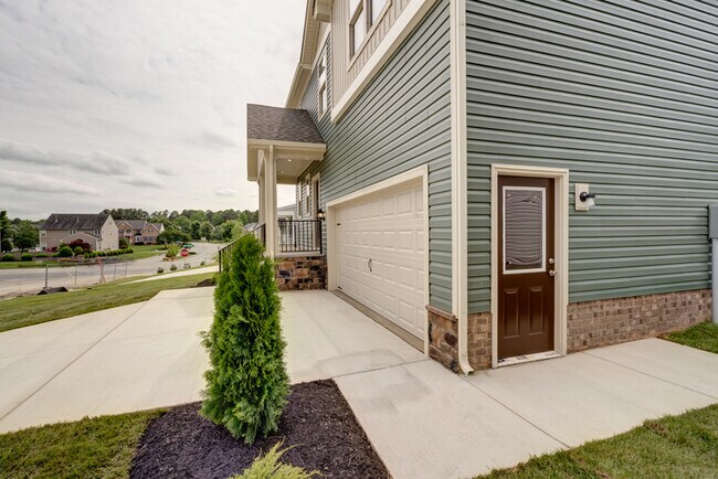 Building Photo - 304 Northfield Hts Ln