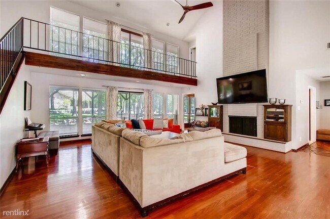 Foto del edificio - 4 br, 2.5 bath House - 4701 Timberline Dr