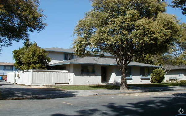 Building Photo - 755 W Valley Dr