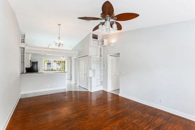 Building Photo - 267 Quail Forest Blvd