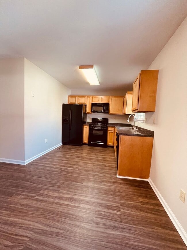 Building Photo - Townhome in Wilmington