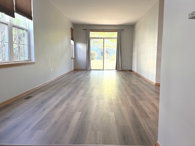 Building Photo - 810 Woodewind Dr