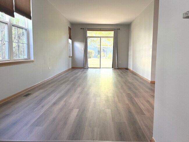 Foto del edificio - 810 Woodewind Dr