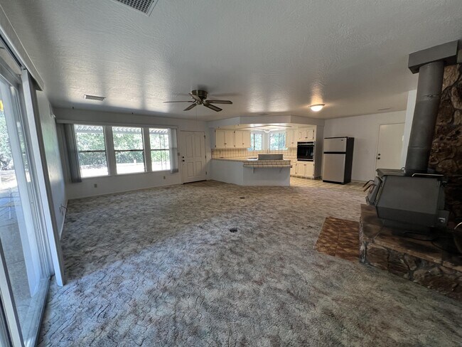 Building Photo - 51729 S Ponderosa Way