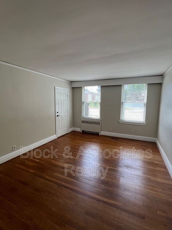 Building Photo - 1108 W Friendly Ave