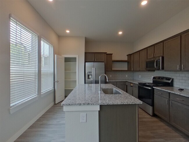 Foto del edificio - 9835 Willow Creek Commerce Dr