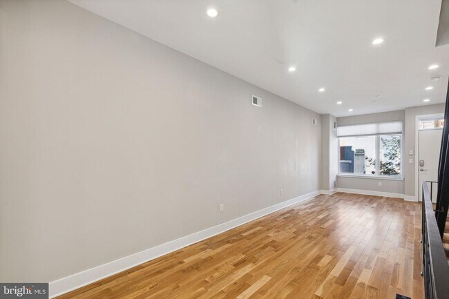 Building Photo - 2642 Manton St