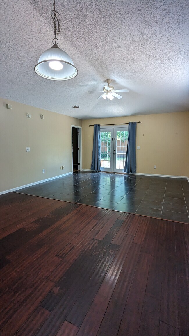 Building Photo - 2754 Lantana Lakes Dr W
