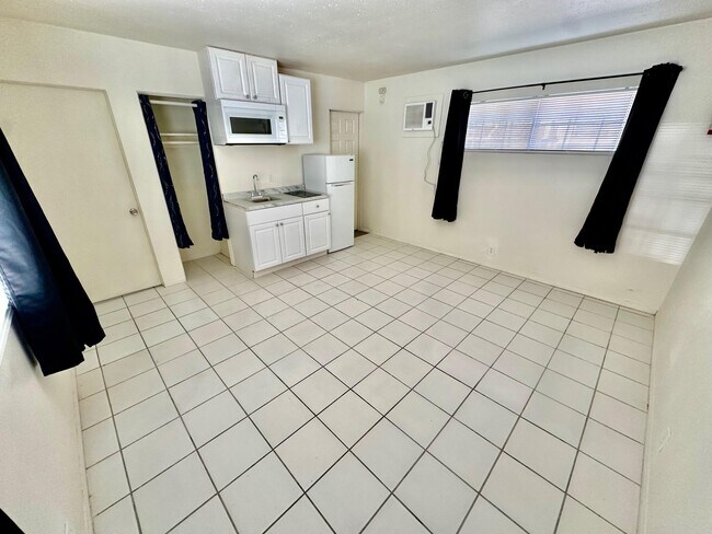 Building Photo - 11330 Palm Dr