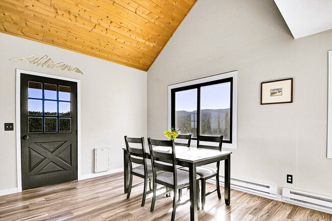 Building Photo - 1244 Hyland Dr