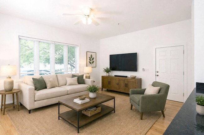 Building Photo - Highly Walkable Downtown Condo Near West Main St