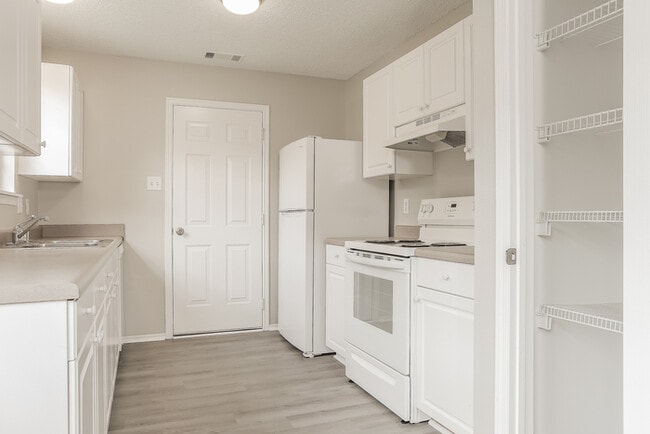 Building Photo - 117 Village Dr