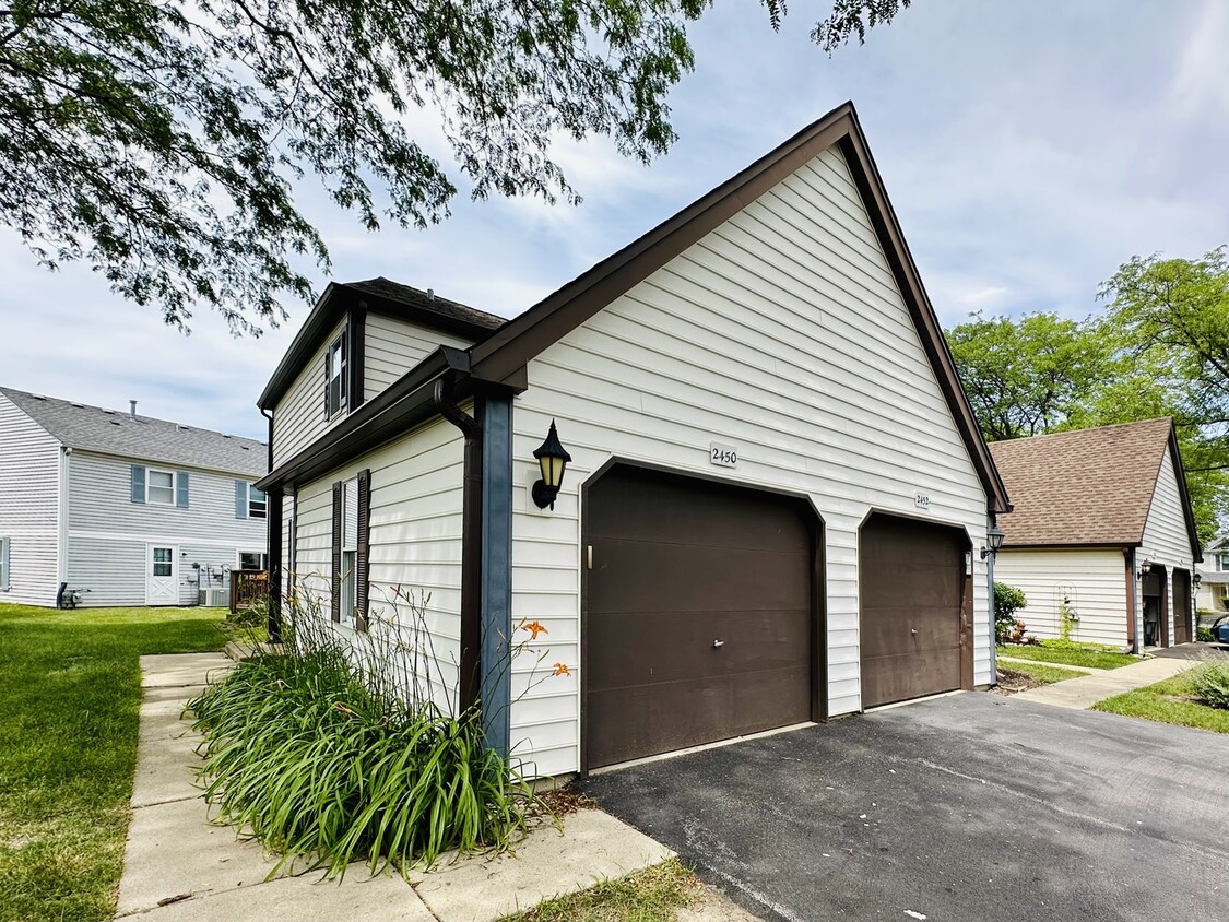 Primary Photo - 2450 Devonshire Ct