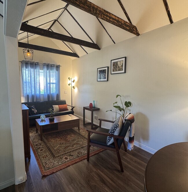 Foto del edificio - 1623 Campus Rd