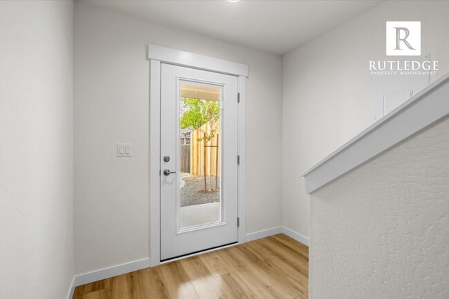 Foto del edificio - STUNNING 3 Bed / 2.5 Bath Brand New Townhome / End Unit !!!