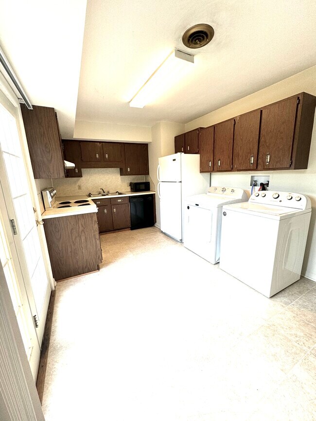 Building Photo - 1219 Cora Ln