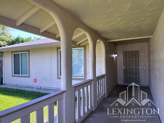 Building Photo - Elegant, 4BD/2BA Home available in North H...