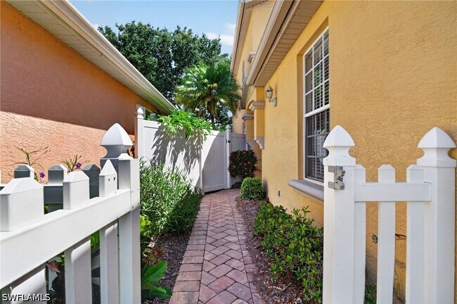 Foto del edificio - 14907 Sterling Oaks Dr