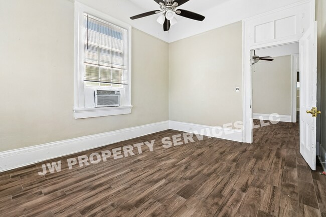 Building Photo - 2332 Ursulines Ave