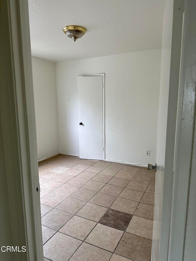 Building Photo - 77 W McFarlane Dr