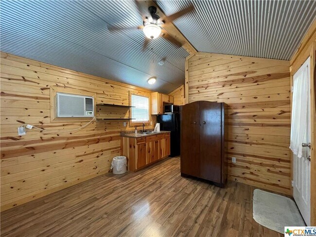 Building Photo - 2125 Gruene Rd