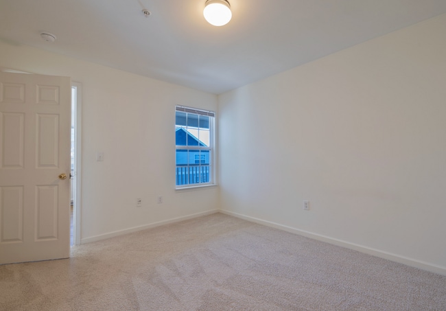 Foto del edificio - 3 Bedroom Apartment in University Village