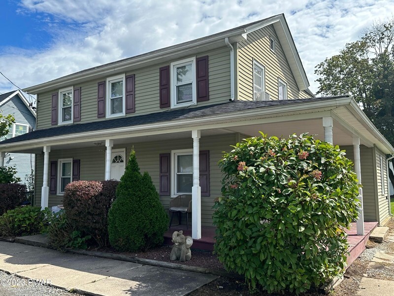 Primary Photo - Great rental, close to stores, restaurants...