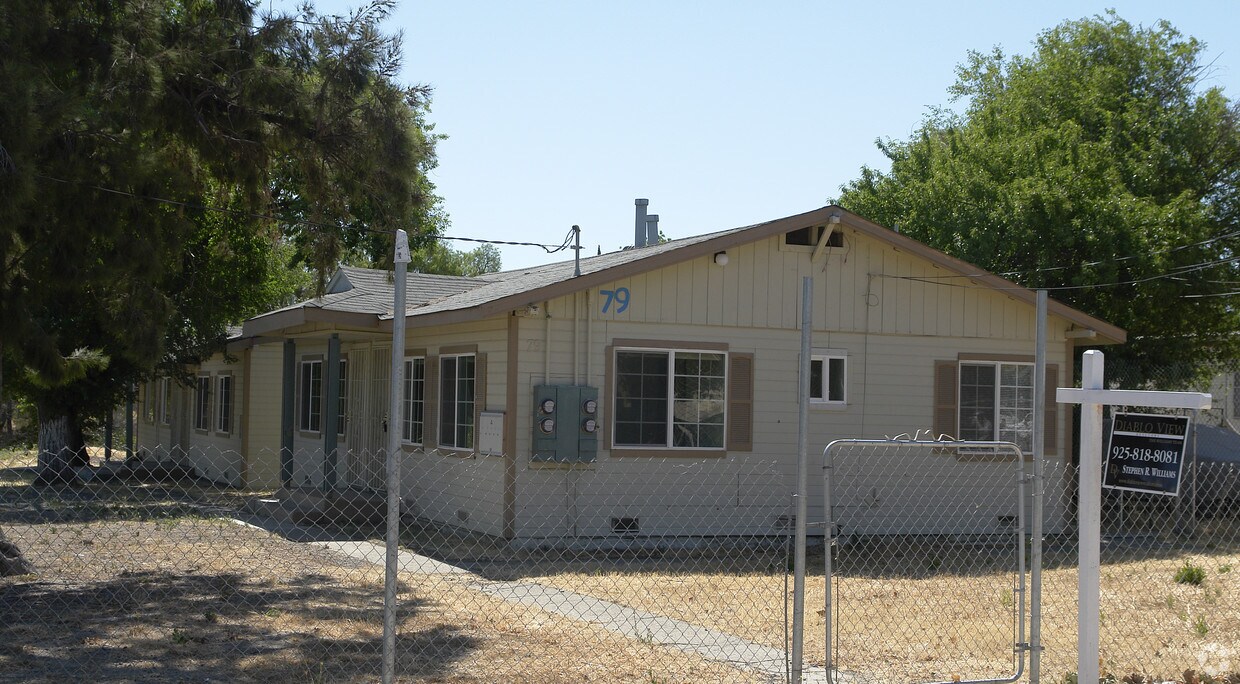 Building Photo - 79 Bayview Ave
