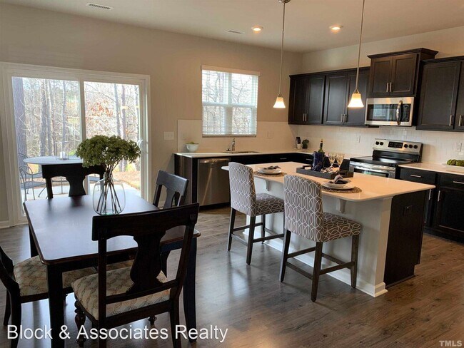 Foto del edificio - 4 br, 2.5 bath House - 1425 Haltwhistle St...