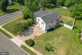 Building Photo - 701 Crestbrook Ave