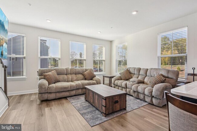 Foto del edificio - 133 Woodgate Cir