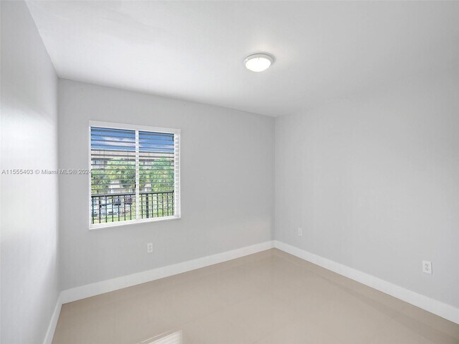 Foto del edificio - 1651 SW 127th Ave
