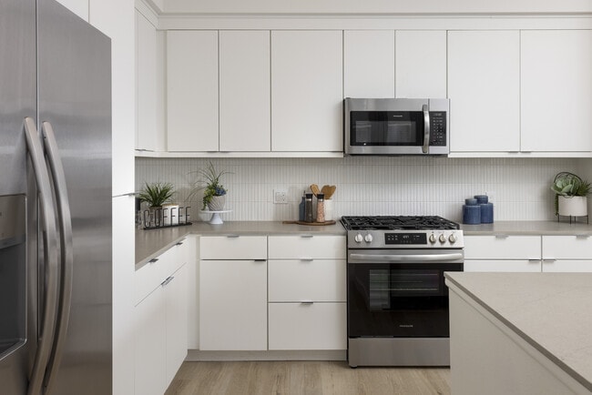 Building Photo - Atlas Alvarado