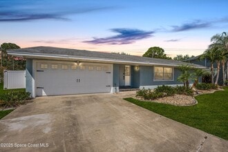 Building Photo - 113 Las Palmas